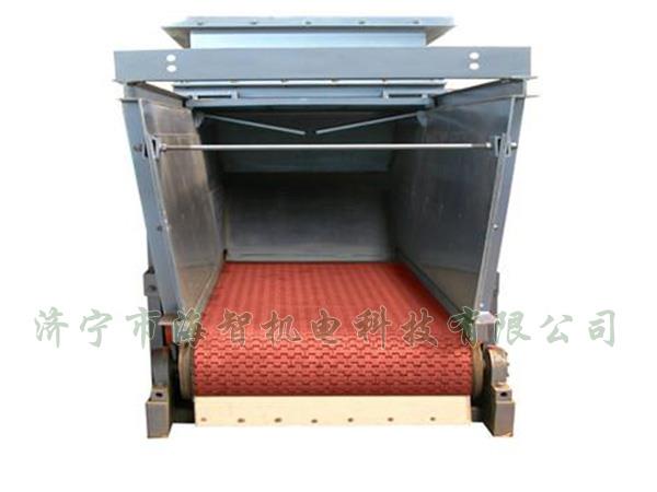 防腐蝕帶式（甲帶）給料機(jī)采用了防打滑膠帶，防止在物料輸送過程中造成撒料后果